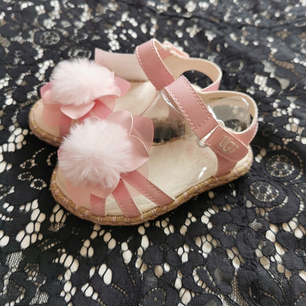 2/ 60 UGG Toddler Soothing Flower Sandals - Picture 10 of 11